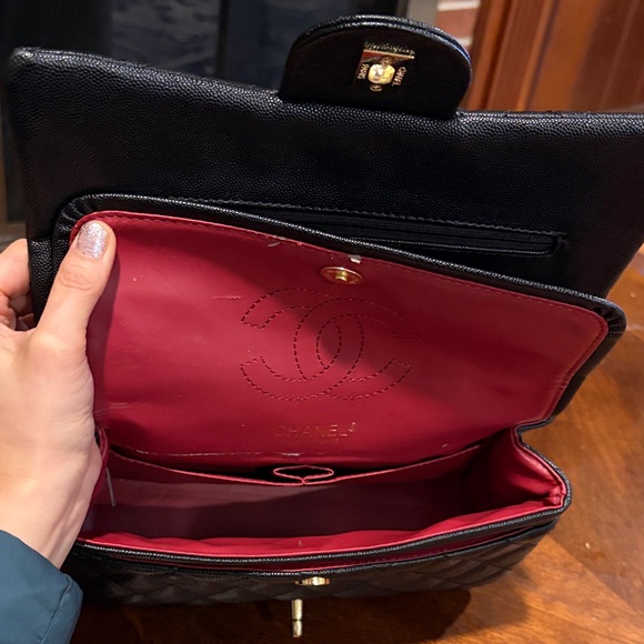 Says Chanel Black Quilted Shoulder Bag with Gold Chain - Picture 11 of 13